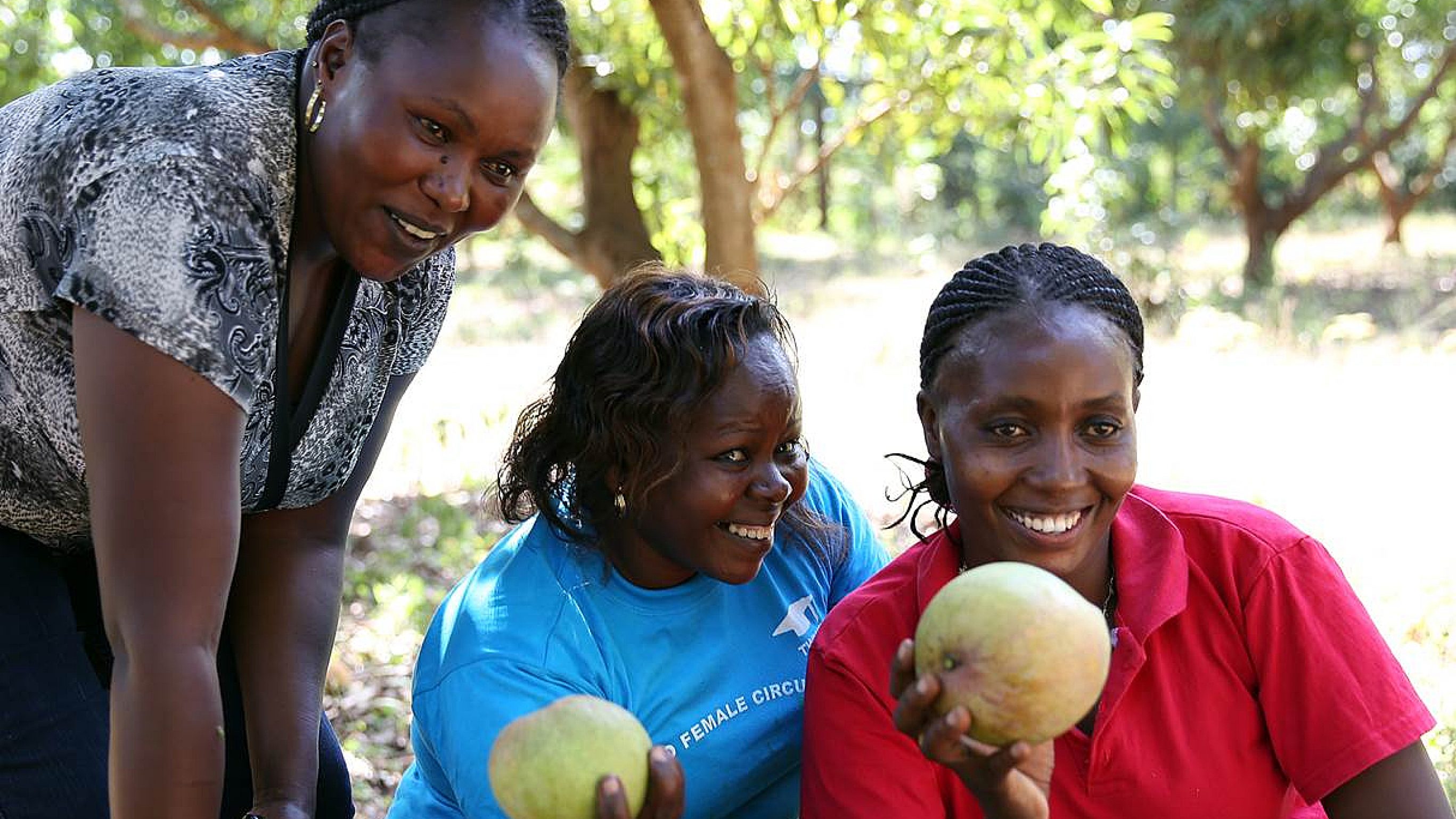 De gauche à droite : Esther Kirimi, Stella Kairaria et Florence Kirimi, les "Blessing Ladies".