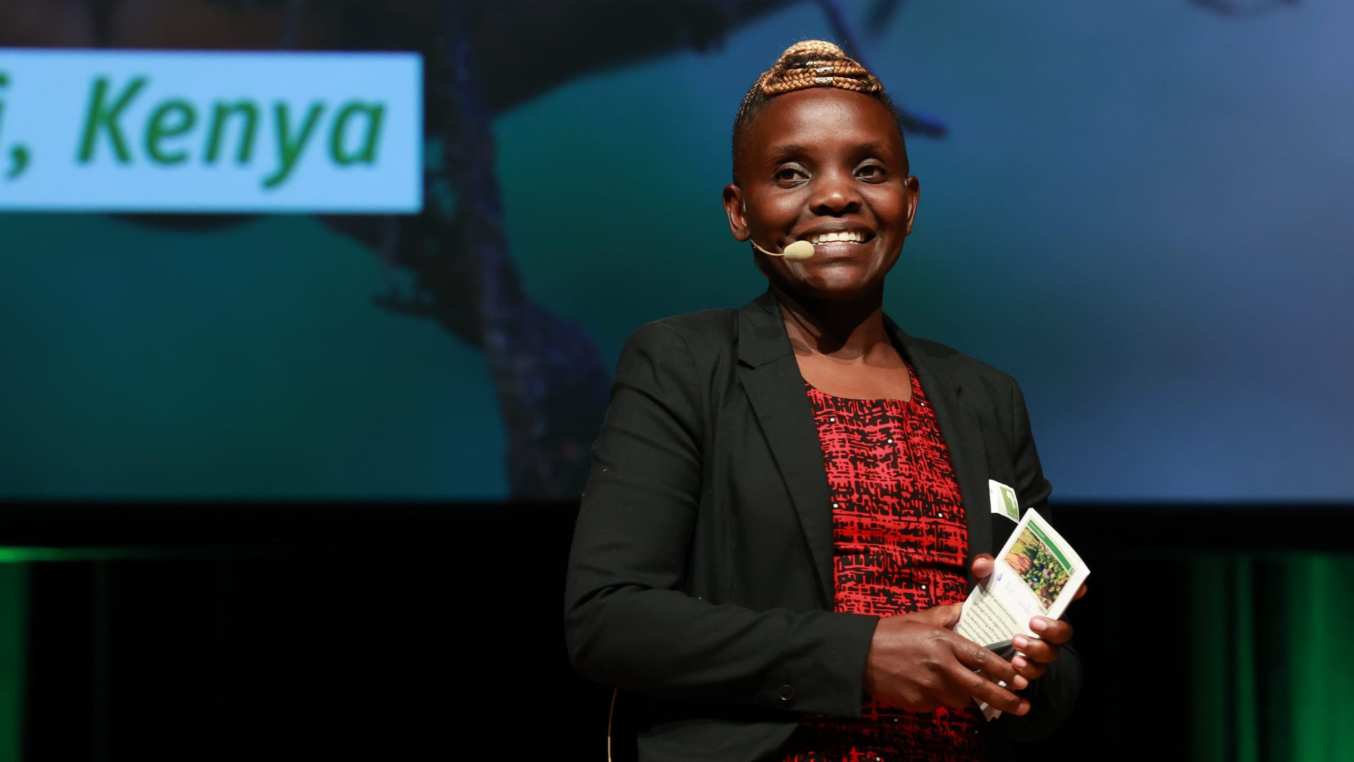 Benedetta Kyengo, Gründerin der Biovision-Partnerorganisation «Feedback to the Future», ist sehr verbunden mit der Region Makueni, wo sie Bäuerinnen und Bauern motiviert, agrarökologisch zu arbeiten.