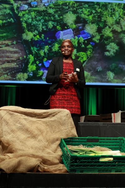 Benedetta Kyengo Feedback to the Future spricht über Agroforstwirtschaft in Makueni.
