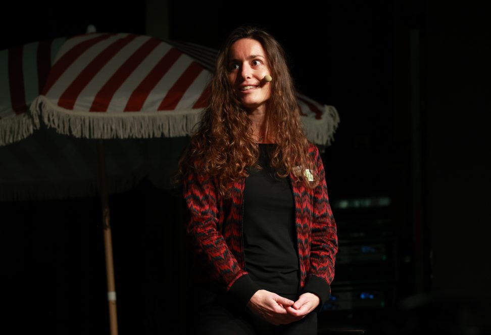 Johanna Herrigel, Projektverantwortliche Politik Schweiz, erläutert, wie politische Rahmenbedingungen oder betriebliche Strategien nachhaltig produzierte Lebensmittel fördern können.